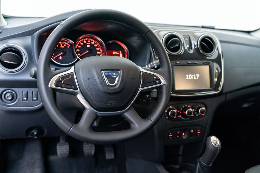 Панель приборов Dacia Sandero Streetway 2018 года  (IT) (фото 16 из 24)